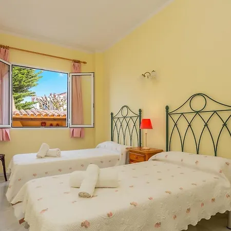 Francisca Villa Sa Caleta